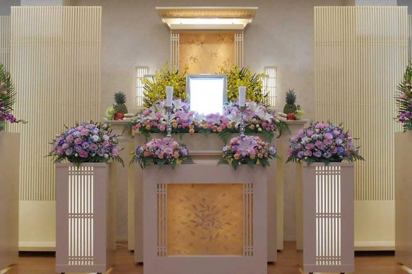 ご予算に合わせて家族葬から一般葬や社葬まで幅広くお選びいただけます。