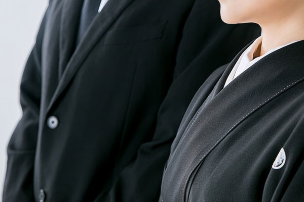 各種手続きをはじめお葬式まで、全てのことに対して、専門スタッフが心を込めて対応します